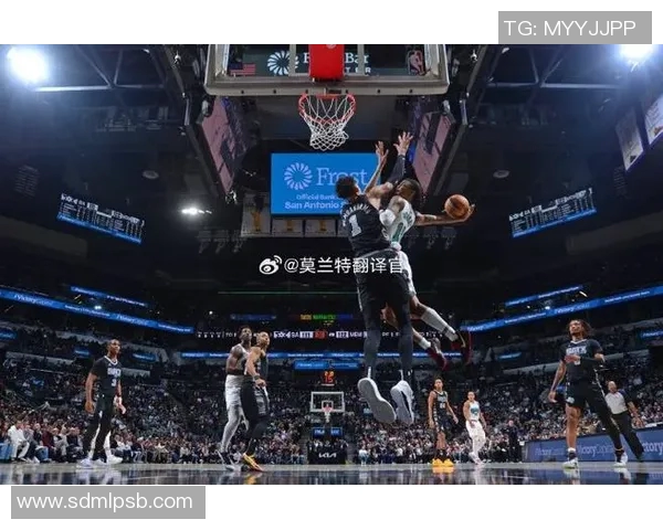 文班亚马首场比赛表现惊人五次盖帽并成功隔扣字母哥引发热烈讨论