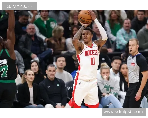 火箭队与爵士队激战12月8日期待精彩对决与球星表现 火箭队与爵士队激战12月8日期待精彩对决与球星表现