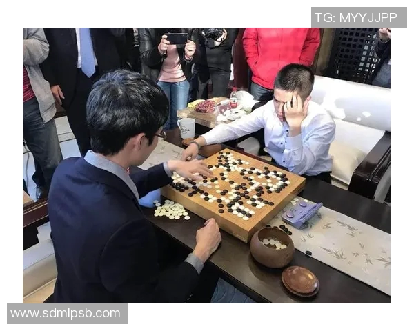 琼斯与科米尔再度对决谁能在这场巅峰之战中笑到最后 琼斯与科米尔再度对决谁能在这场巅峰之战中笑到最后