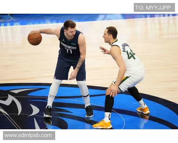 爵士与独行侠激战正酣比分悬念不断球迷期待精彩逆转时刻