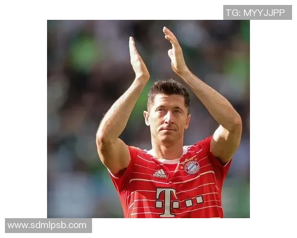 莱万重返德甲与旧主对决拜仁球迷怒斥其背叛与忘恩负义