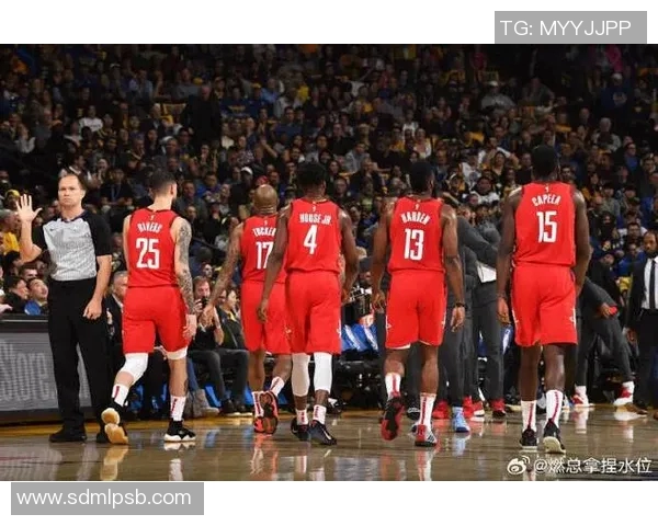 2013年火箭队与尼克斯队激战回顾精彩瞬间与关键时刻分析 2013年火箭队与尼克斯队激战回顾精彩瞬间与关键时刻分析