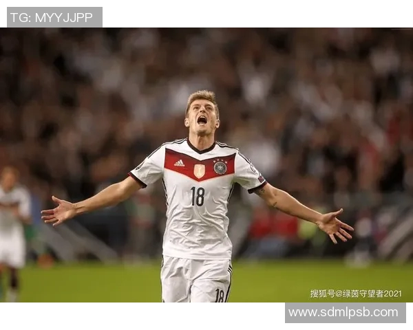 克罗斯的足球之路：从青涩少年到世界级中场大师的成长历程