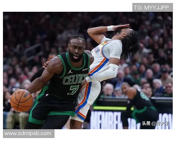 杰伦布朗如何在NBA赛场上展现领导力与全面技能的完美结合